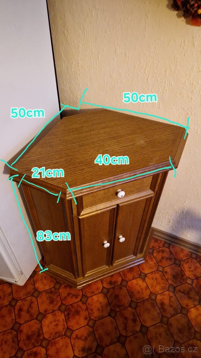 Rohová komoda dřevěná