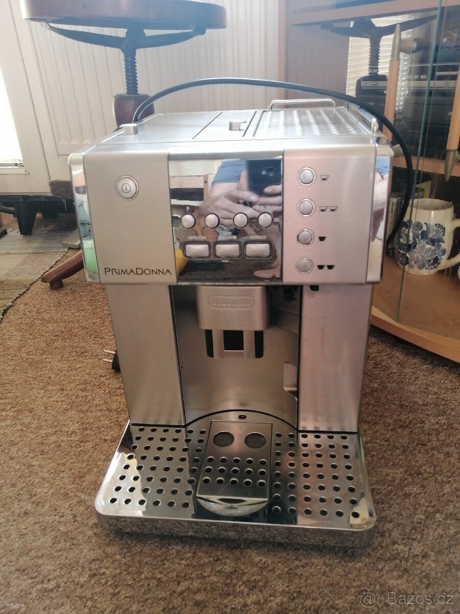 Automaticky kavovar DeLonghi