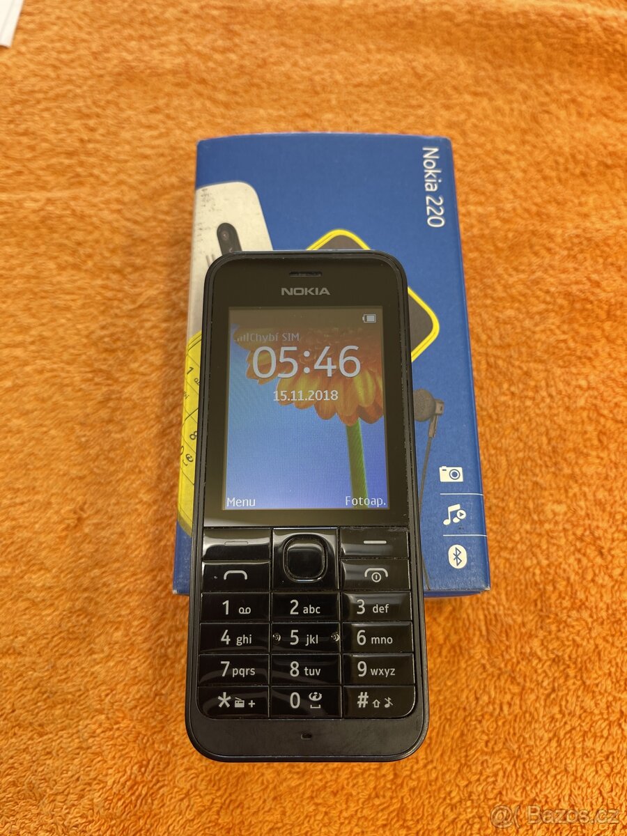 Nokia 220 v top stavu, plně funkční