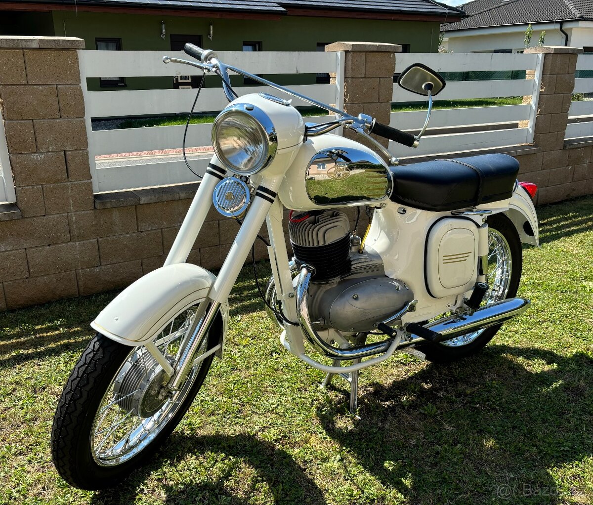 Jawa sport 250/590 krásný kousek po renovaci.