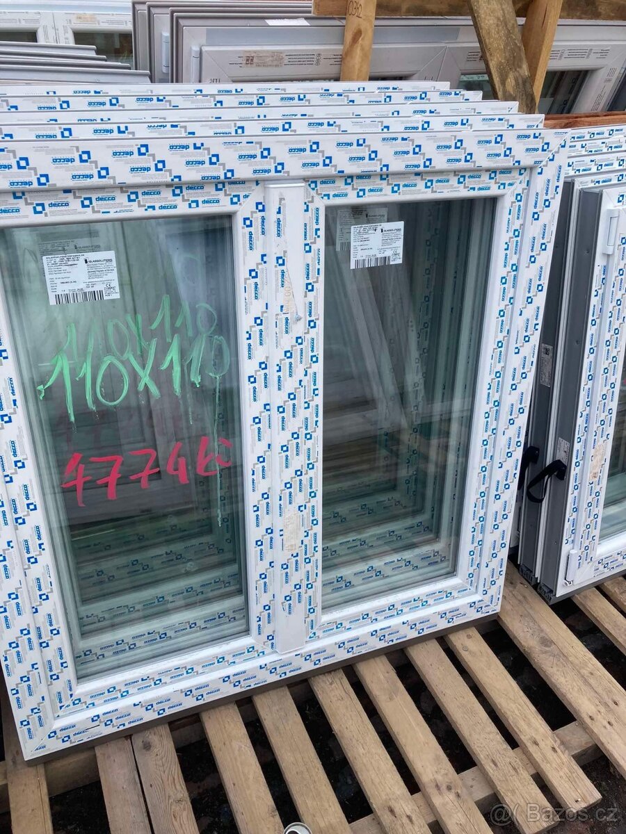 Prodám plastové okno 110x110 dvoukřídlé