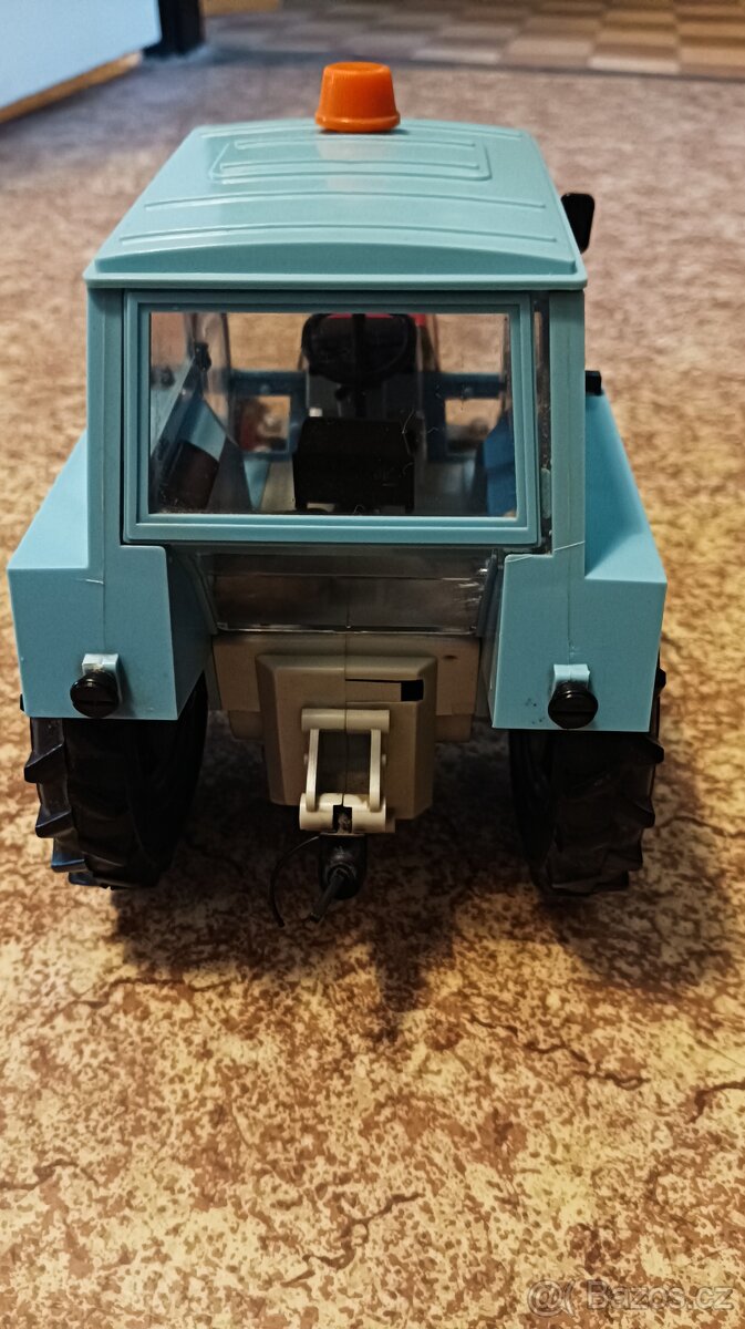 Traktor Zetor 24cm