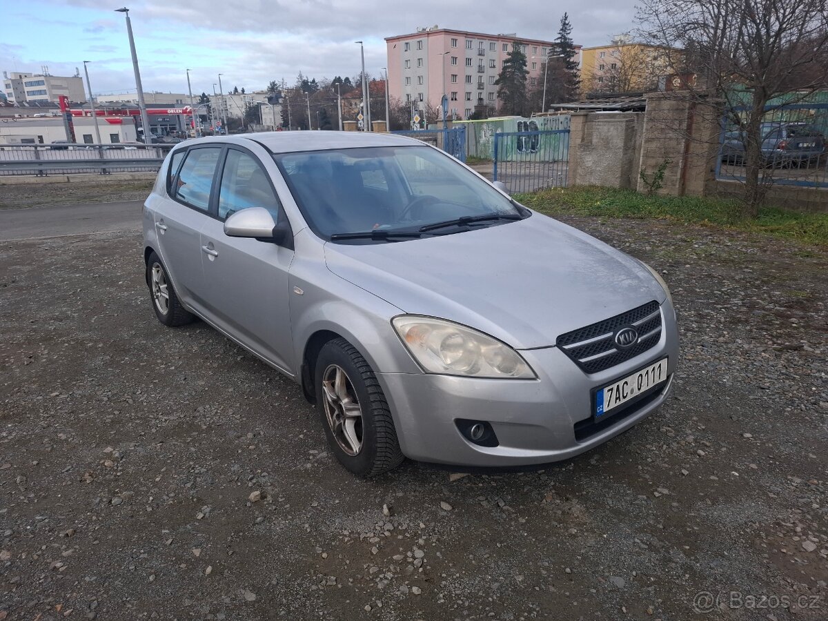 Kia Ceed  1,4 16v  r.v.2007