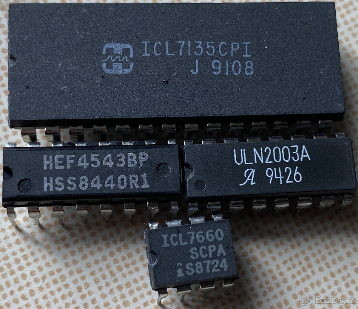 Sada io na 4 1/2 místný voltmetr s ICL7135