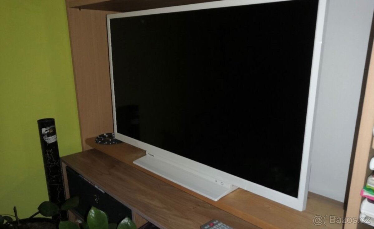 SMART TV 62 CM - DVBT-2