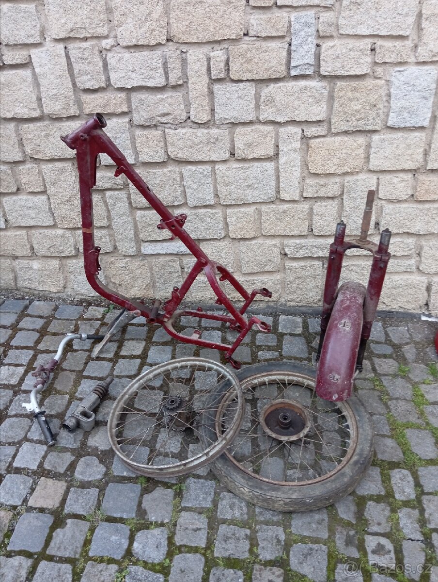 Jawa 250 pérák komunista díly