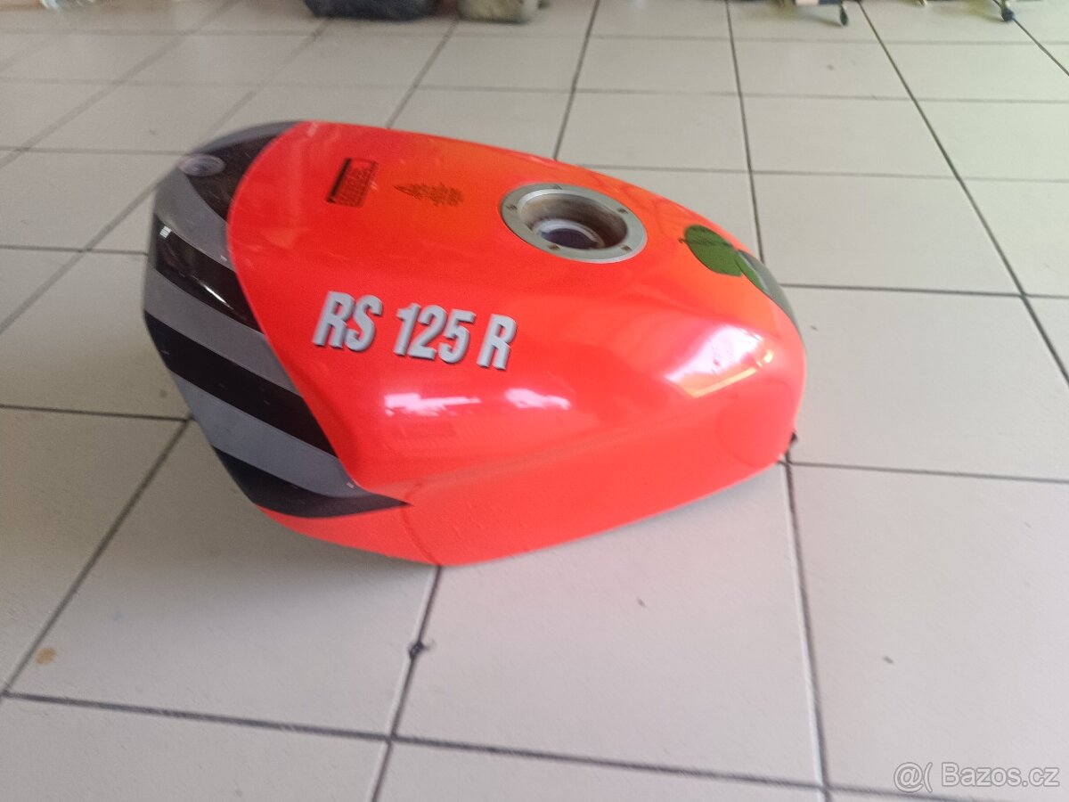 Nádrž Aprilia rs 125 r