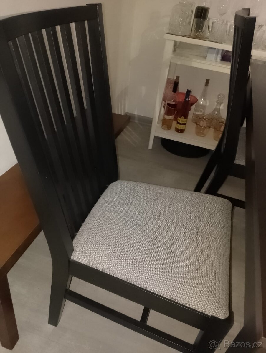 Stůl a židle z masivu