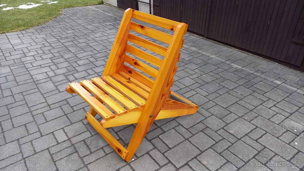 Skládací dřevěná křesla