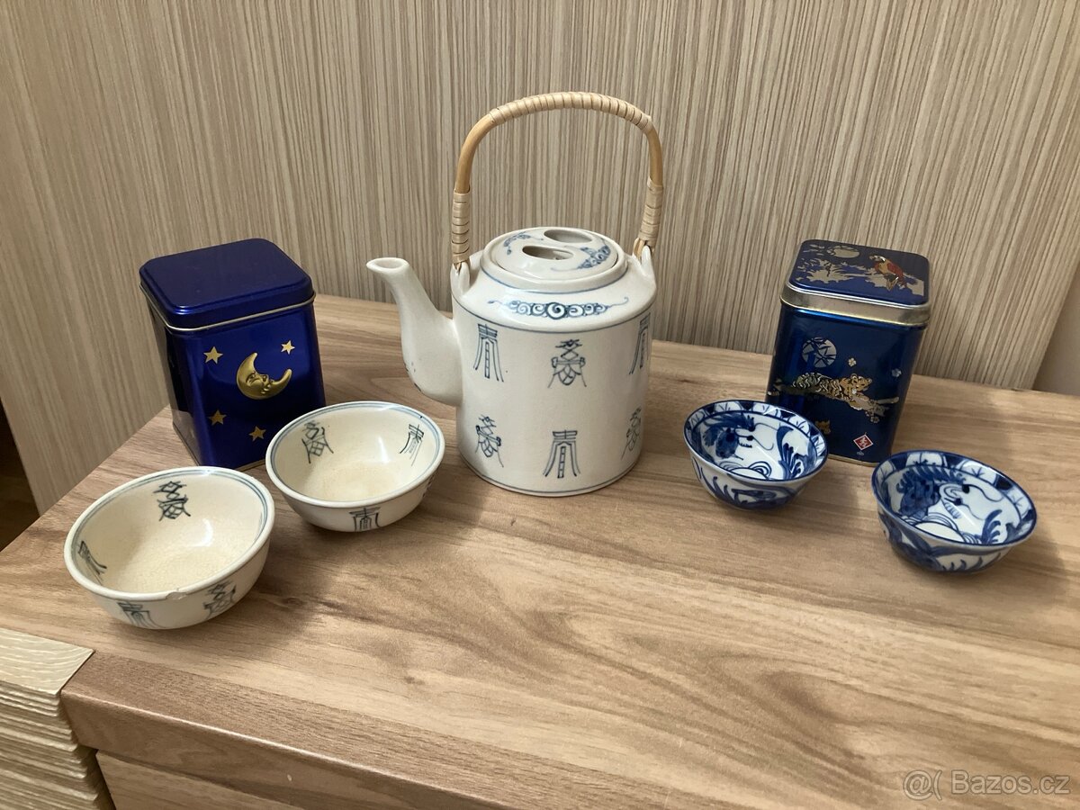 Čajová konvička s šalkama