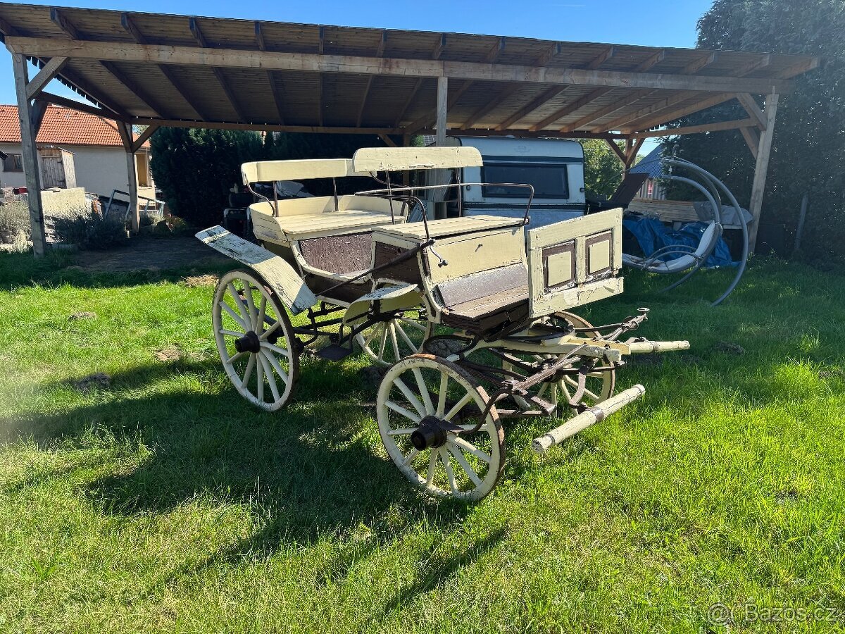 Hitoricy kocar – dveny, plne odpruzeny, k renovaci