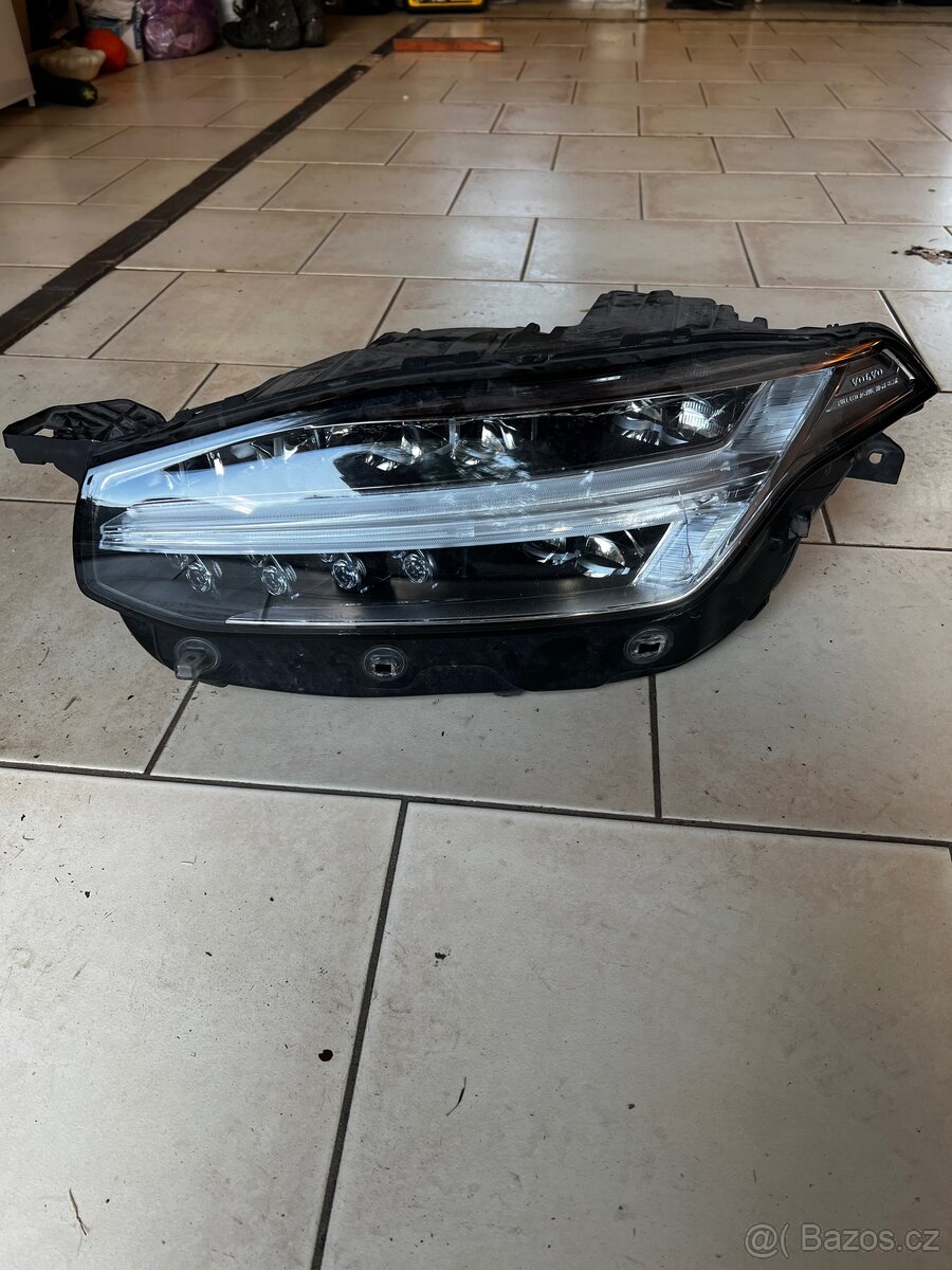 světla volvo xc90 II