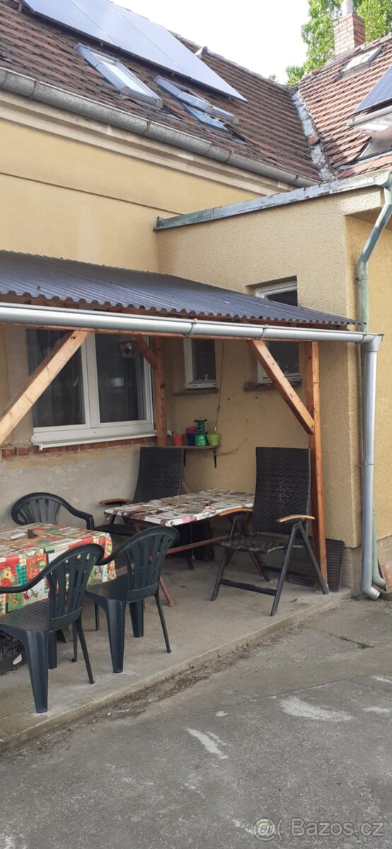 Pronajmu plne zarizeny pokoj v prizemi pro PENDLERY