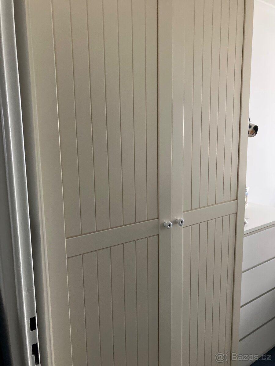 Krásná bílá skříň