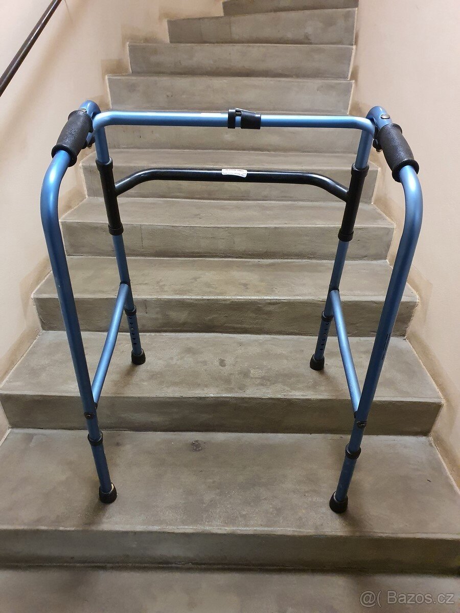 seniorské chodítko, opora chůze