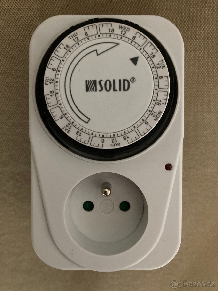 týdenní spínací zásuvka
