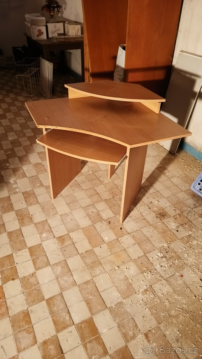 počítačový stolek