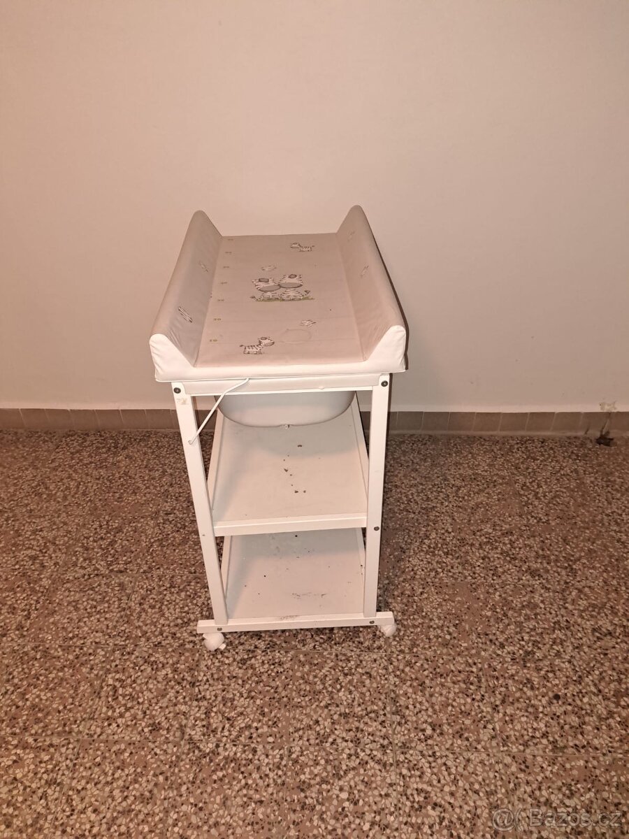 Vanička a přebalovací pult
