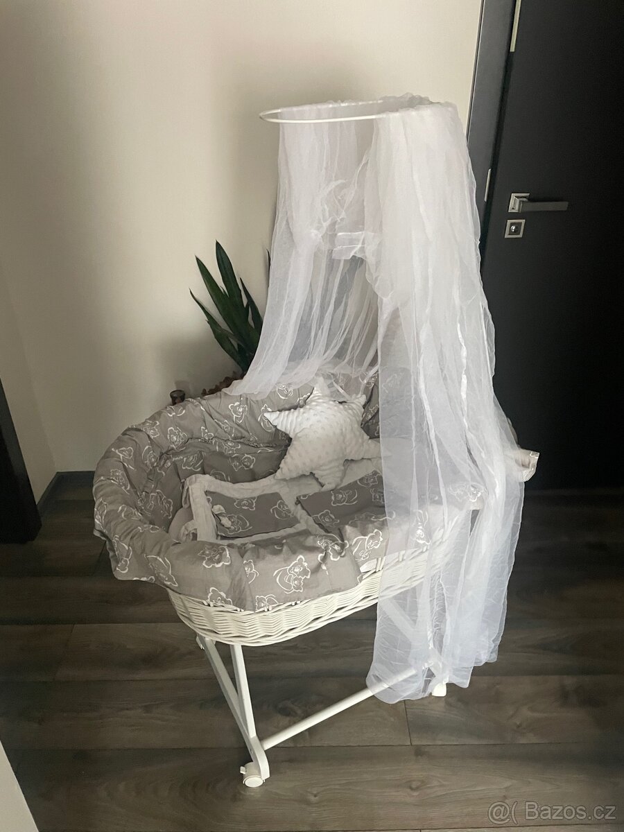 Koš pro miminko + kapsář + prostěradla do košíku