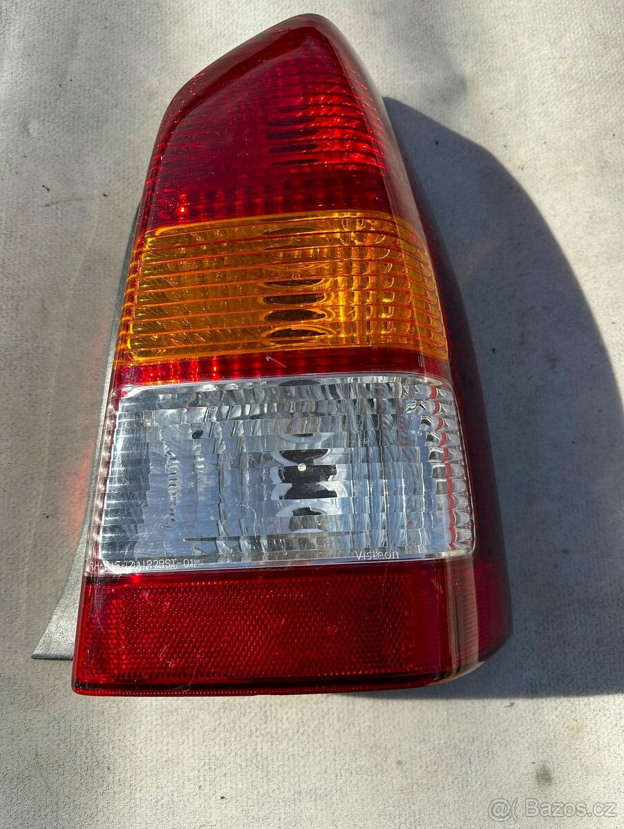 Mazda Tribute pravý zadní světlomet