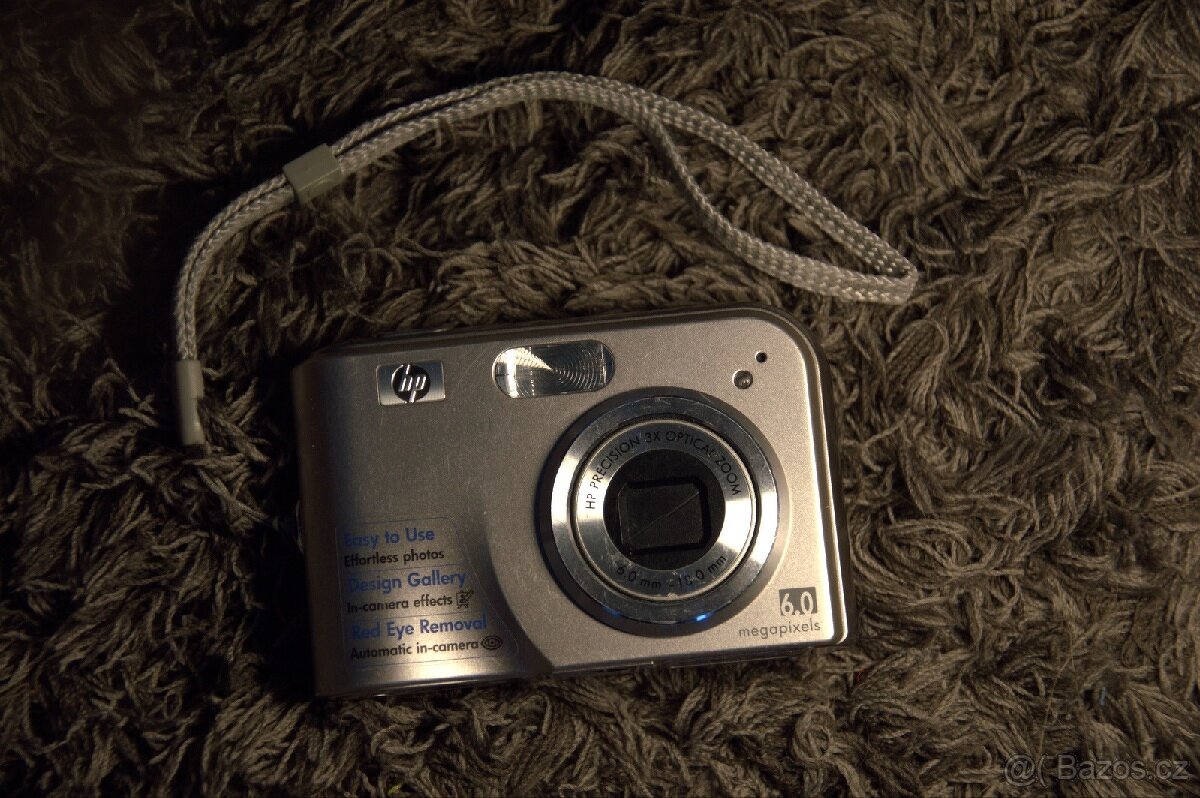Kompaktní HP M525 photosmart
