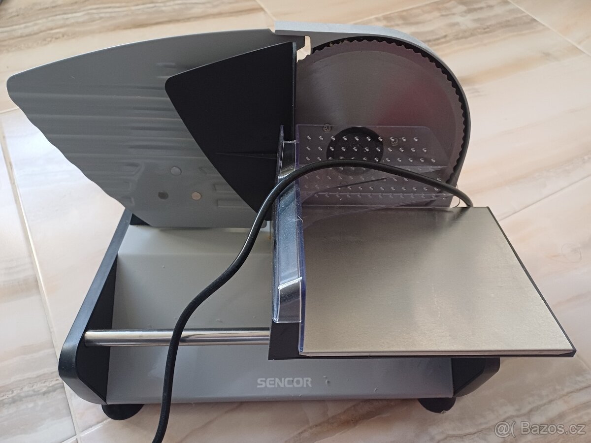 Sencor SFS 4050SS ELEKTRICKÝ KRÁJEČ POTRAVIN