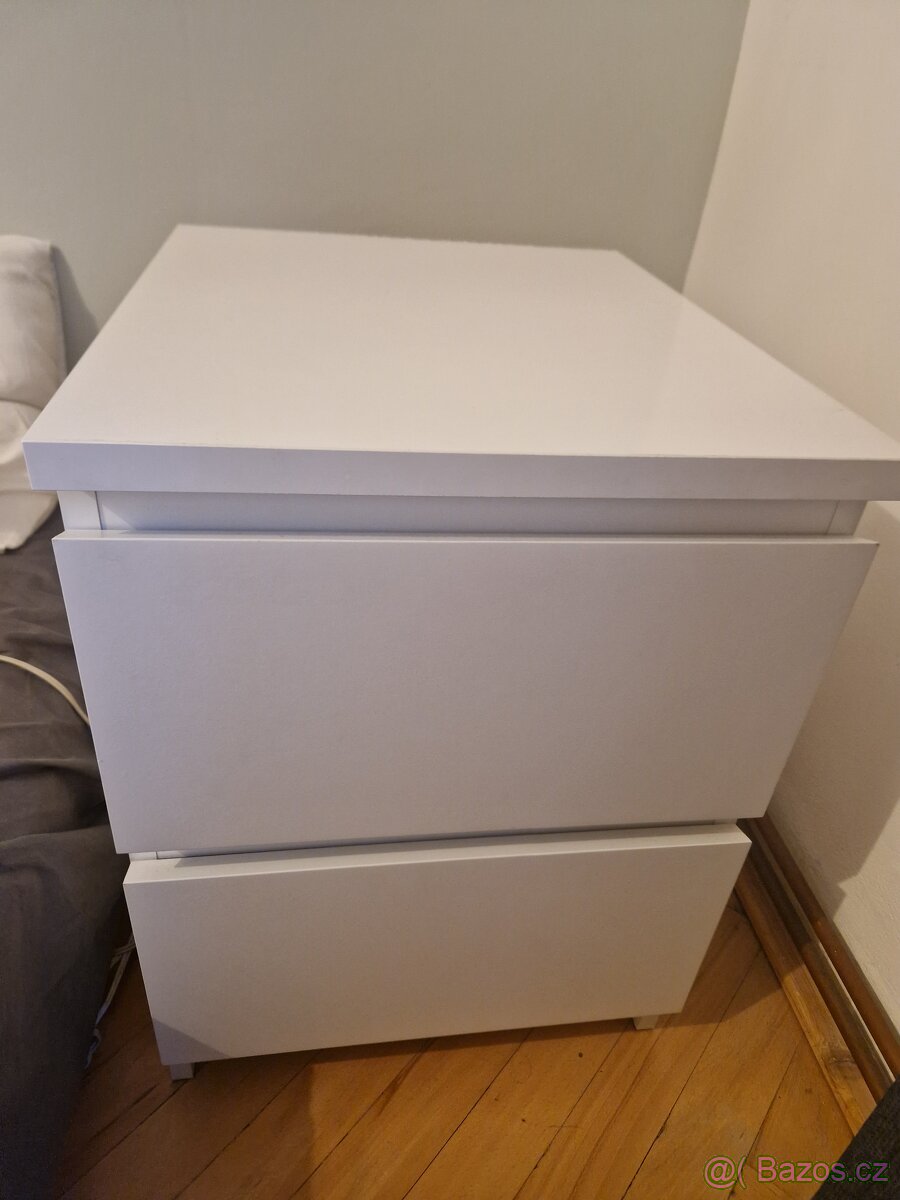Nocni stolek MALM IKEA