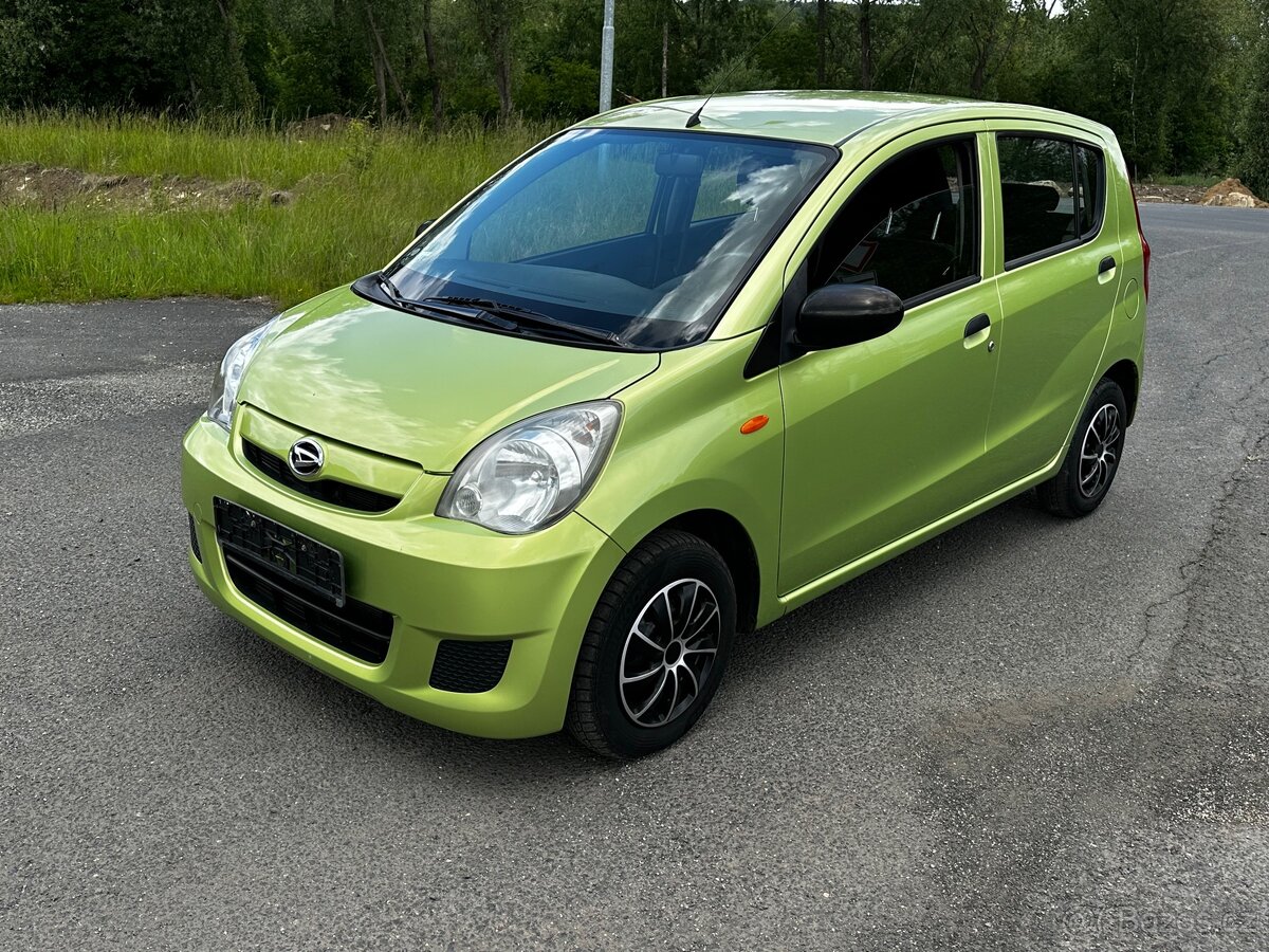 Daihatsu Cuore 1.0i automat, r.2010, klima, STK