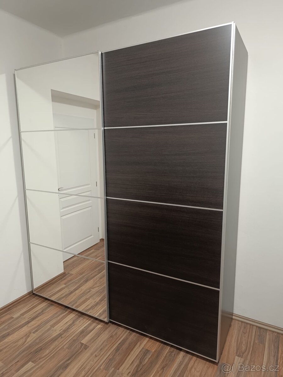 Ikea velka šatní skříň - jak nova