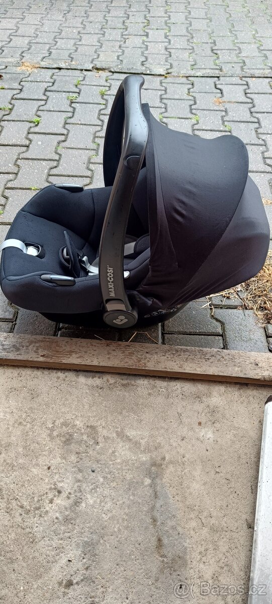 Vajíčko MAXI-COSI se základnou