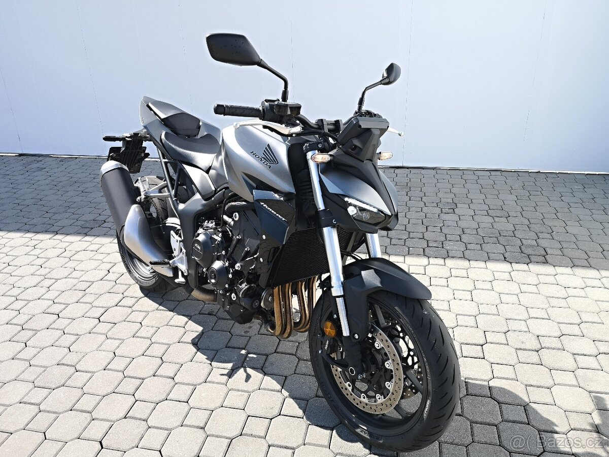 Honda CB1000 Hornet, 04/2025, nové ČR ,1.majitel, 2.927 km