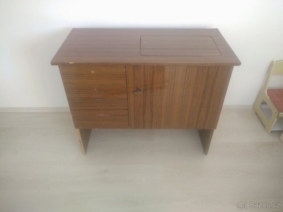 Šicí stroj Veritas  			