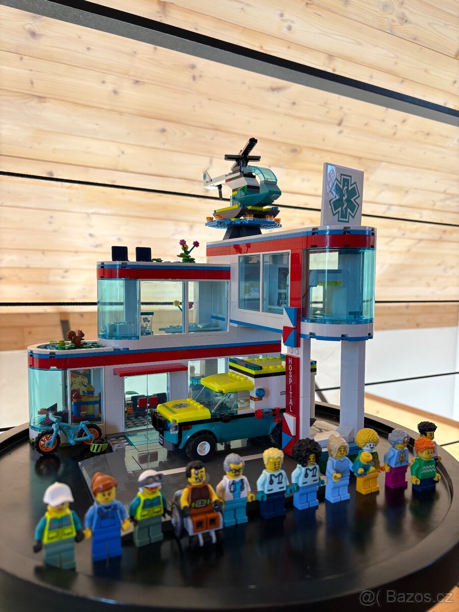Lego City Nemocnice (+13 figurek)