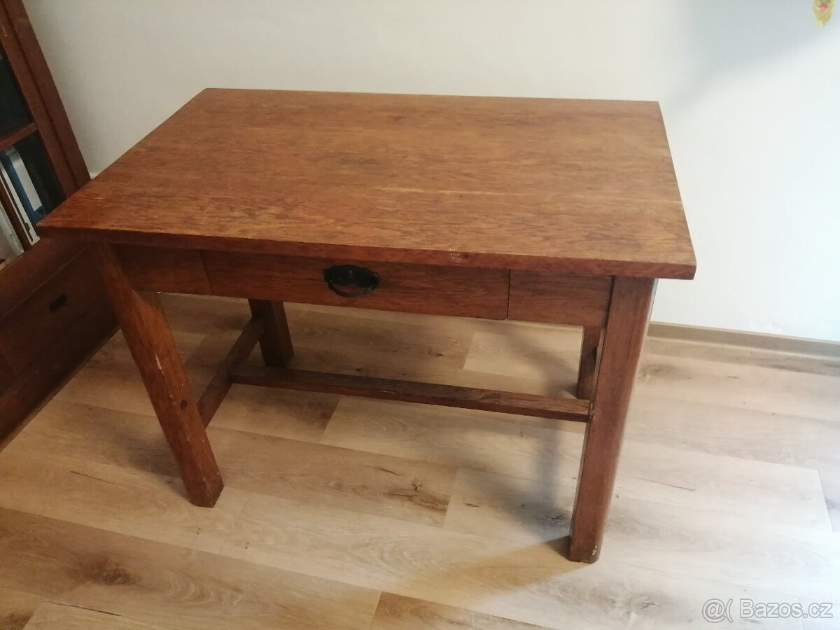 Jídelní stůl 103x65 cm