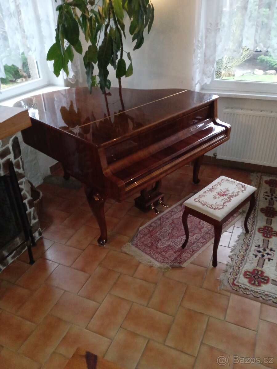 Klavír křídlo Petrof model V