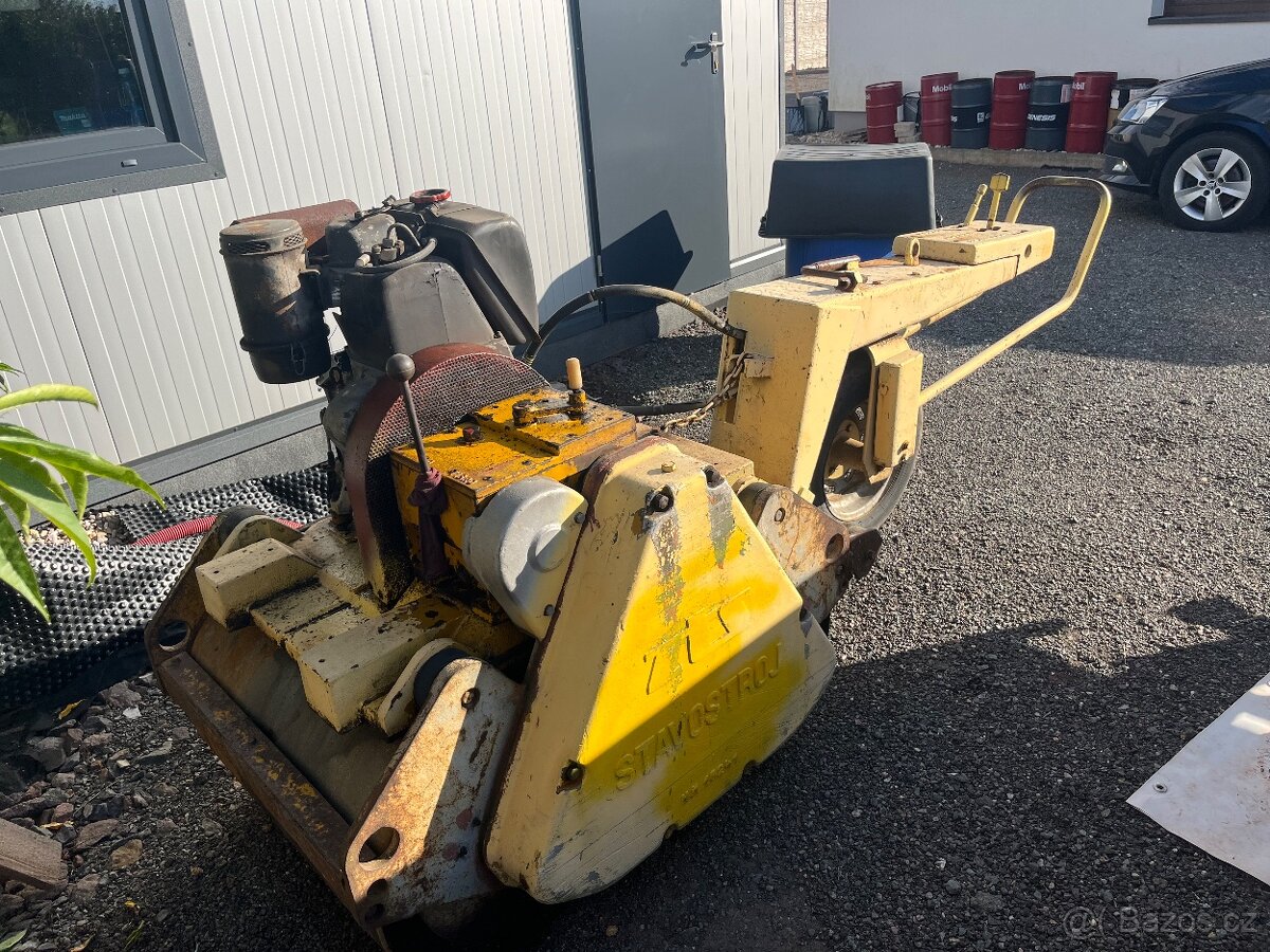 Vibrační válec Stavostroj