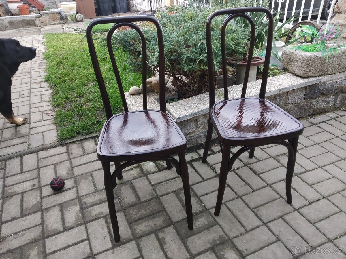 Thonetky po renovaci.