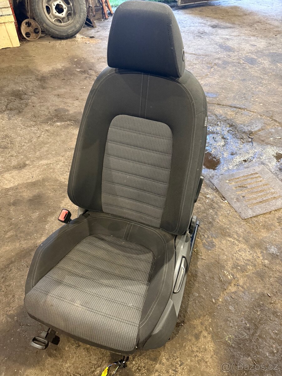 Volkswagen Passat CC sedadlo řidiče