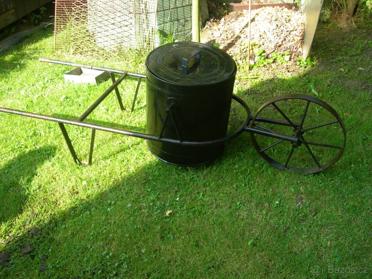 prodam kolečko se soudkem 60 l .