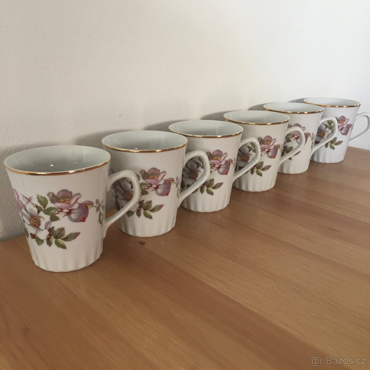 Sada 6 hrnku znacky Dubi s kvetinovym vzorem