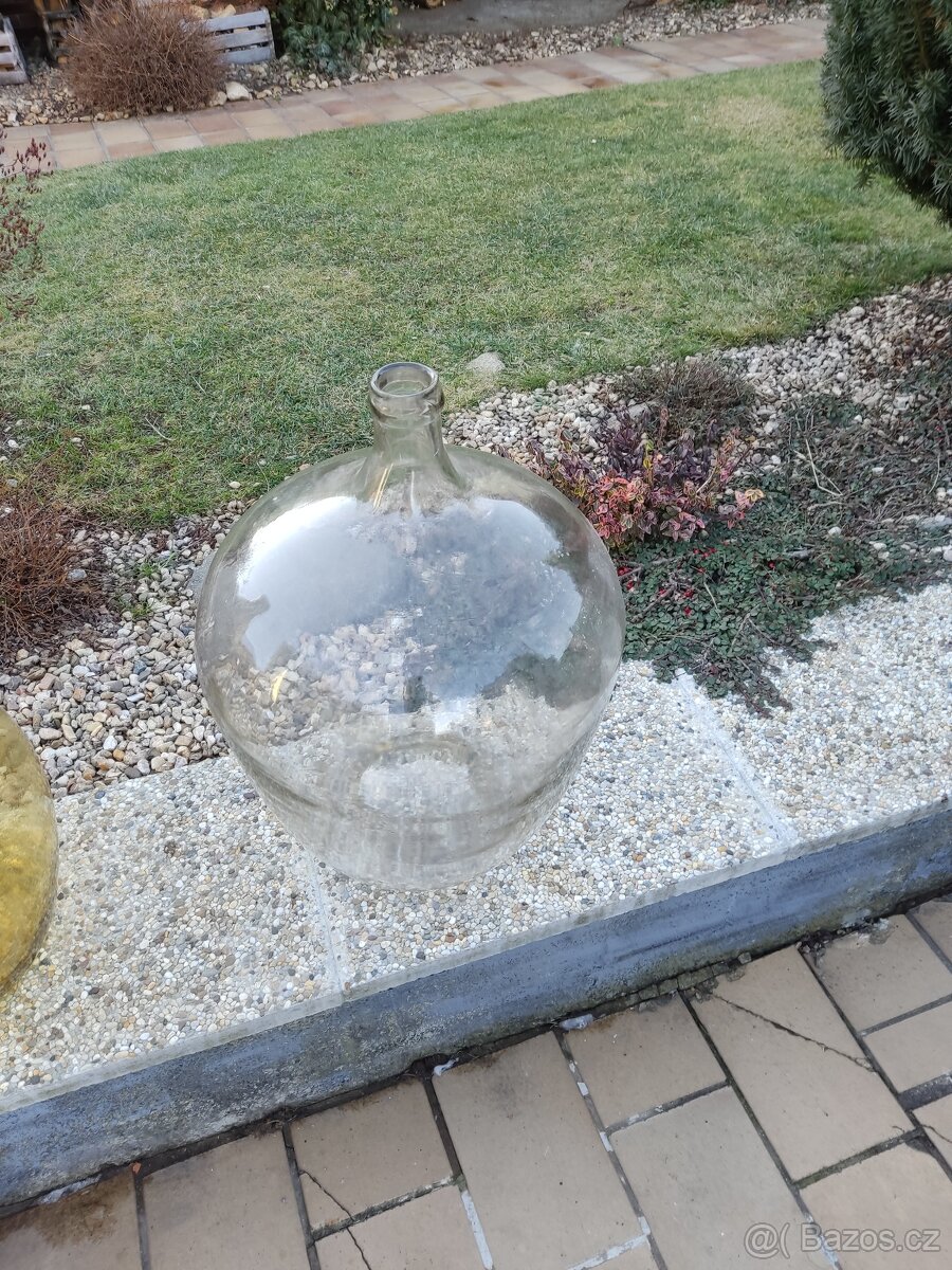 Prodám skleněné nádoby na víno