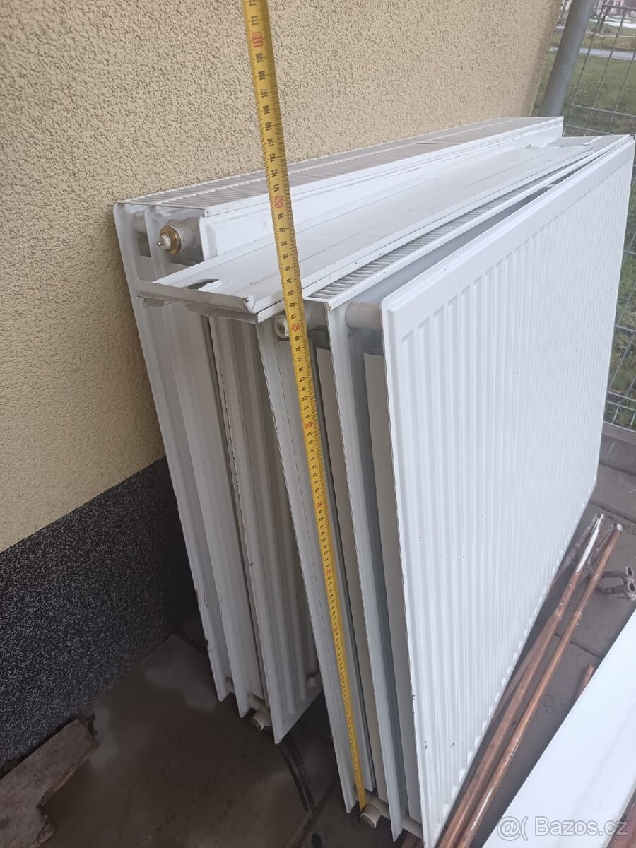 Prodáme 4 radiátory, viz foto. Cena dohodou