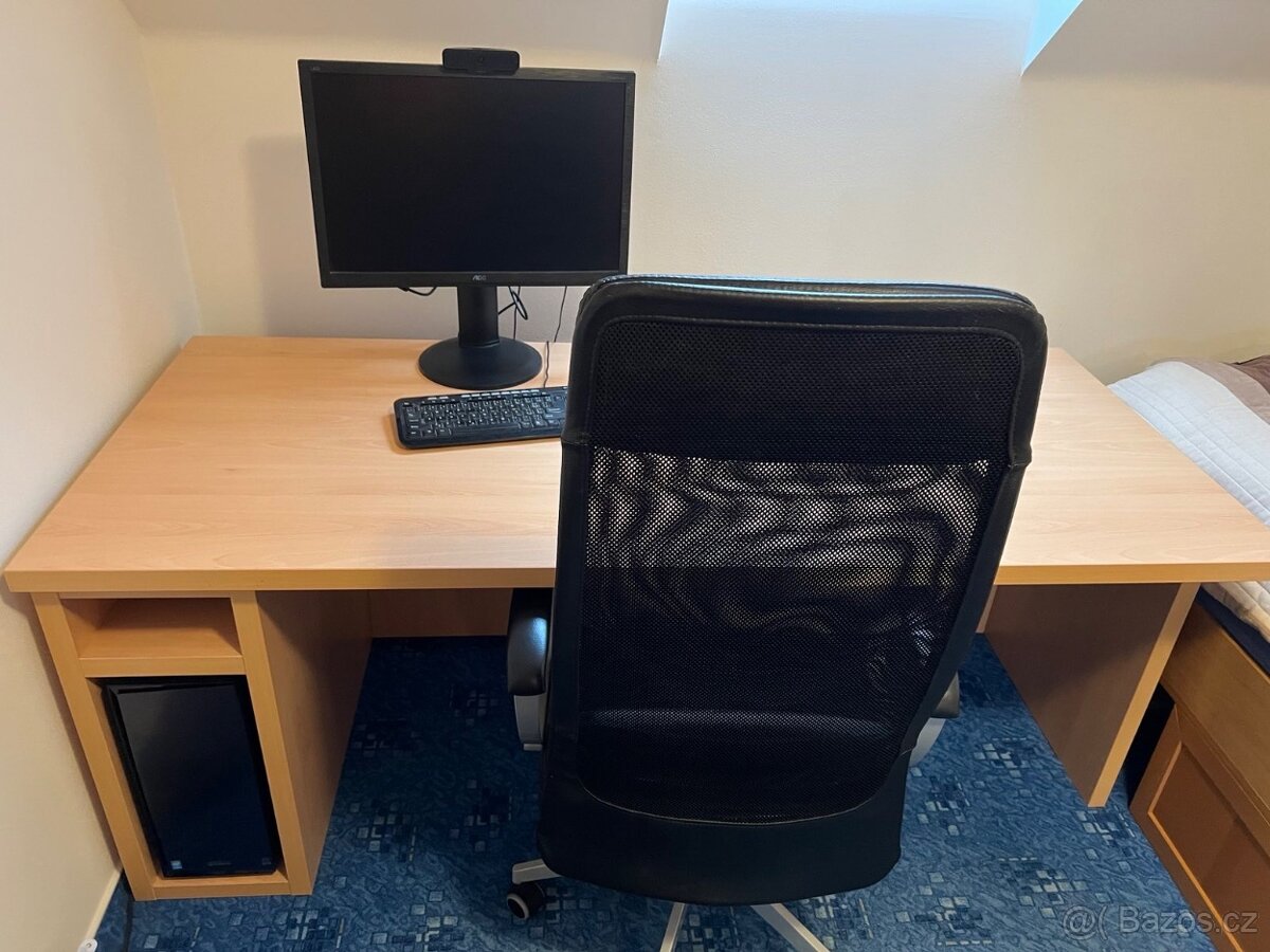 Stůl s prostorem pro počítač, buk
