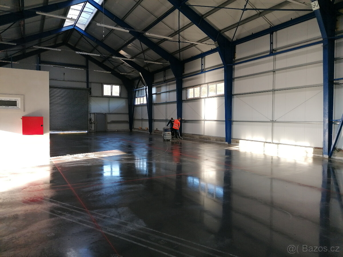 Prodej haly 820 m2, Valašské Meziříčí + st. pozemek 3.157 m2