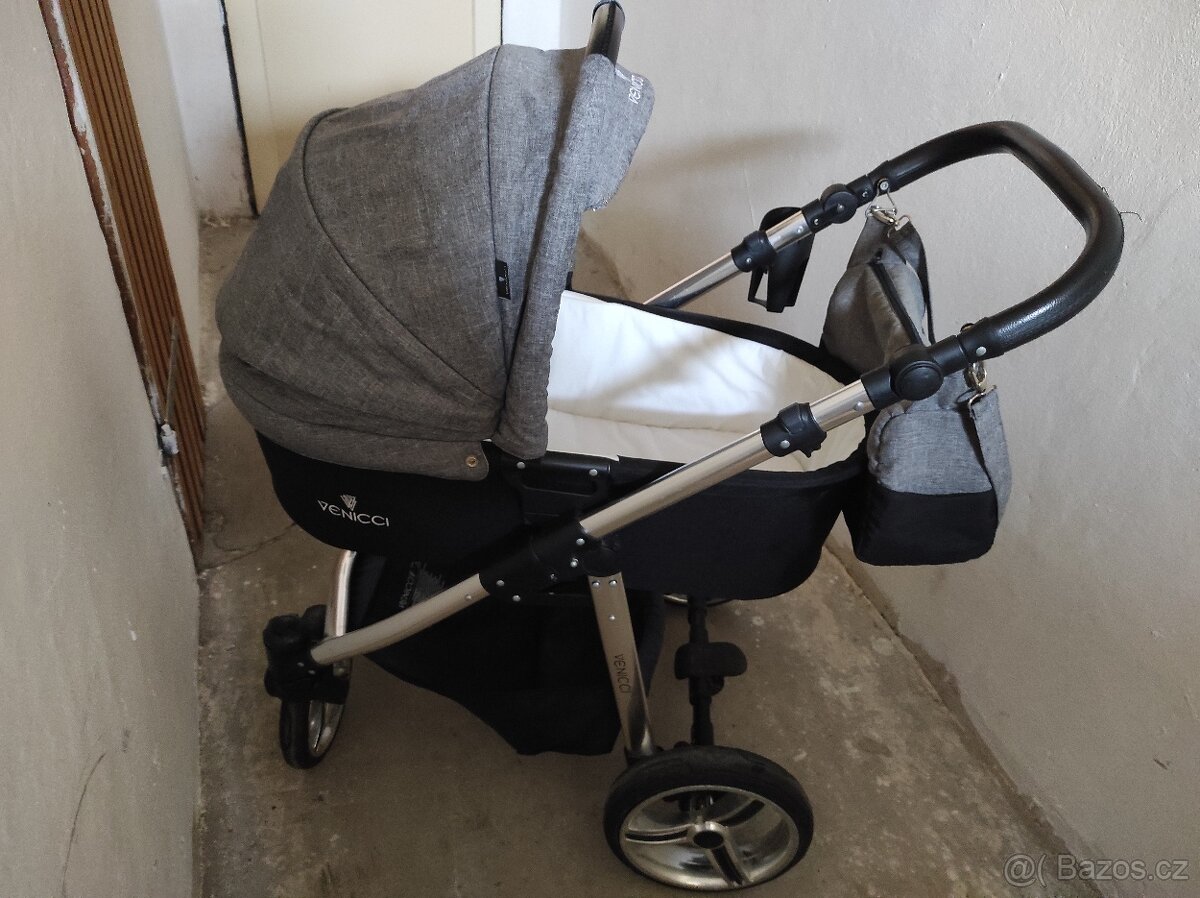 Kočárek Venicci