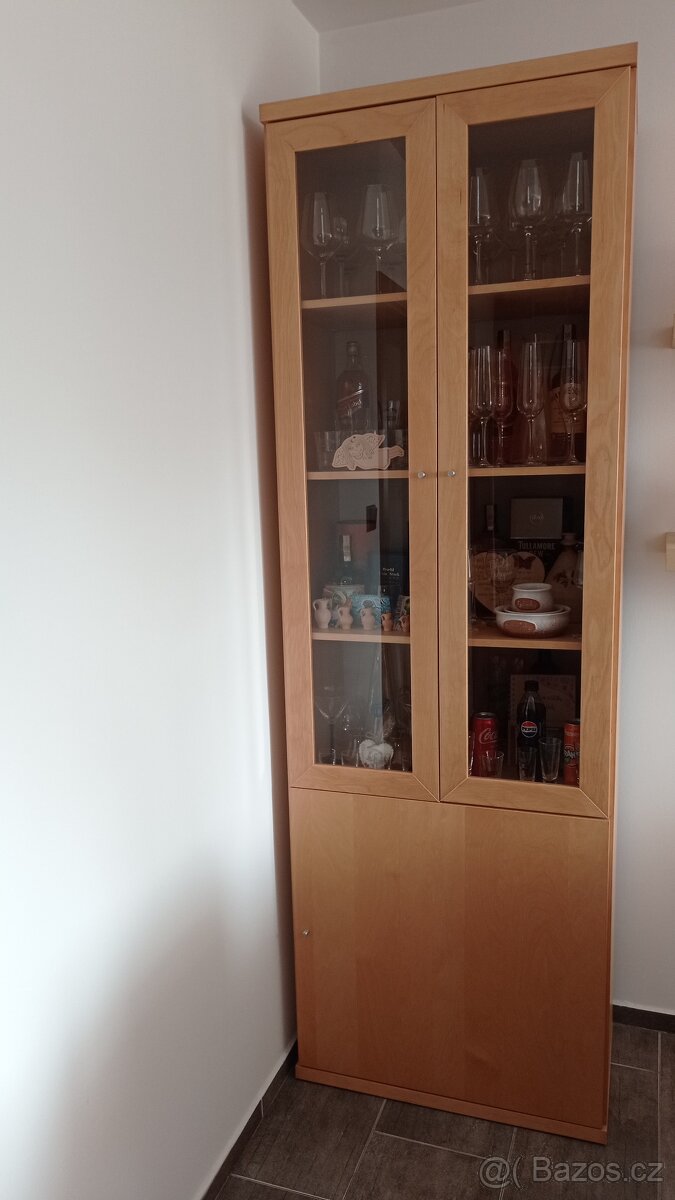 Komoda, vitrína IKEA