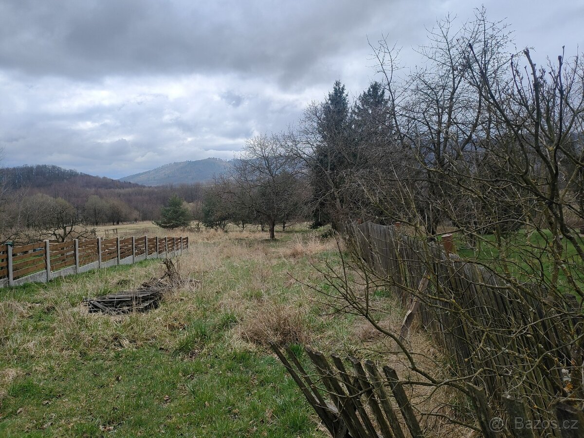 Pozemek 2000 m2 , určený k výstavbě RD Všeradiště
