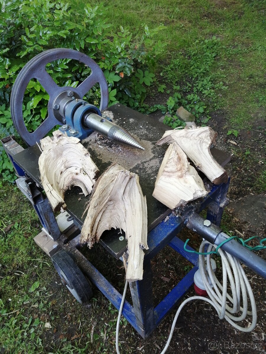 Prodám štípačku na dřevo rotační kuželovou,