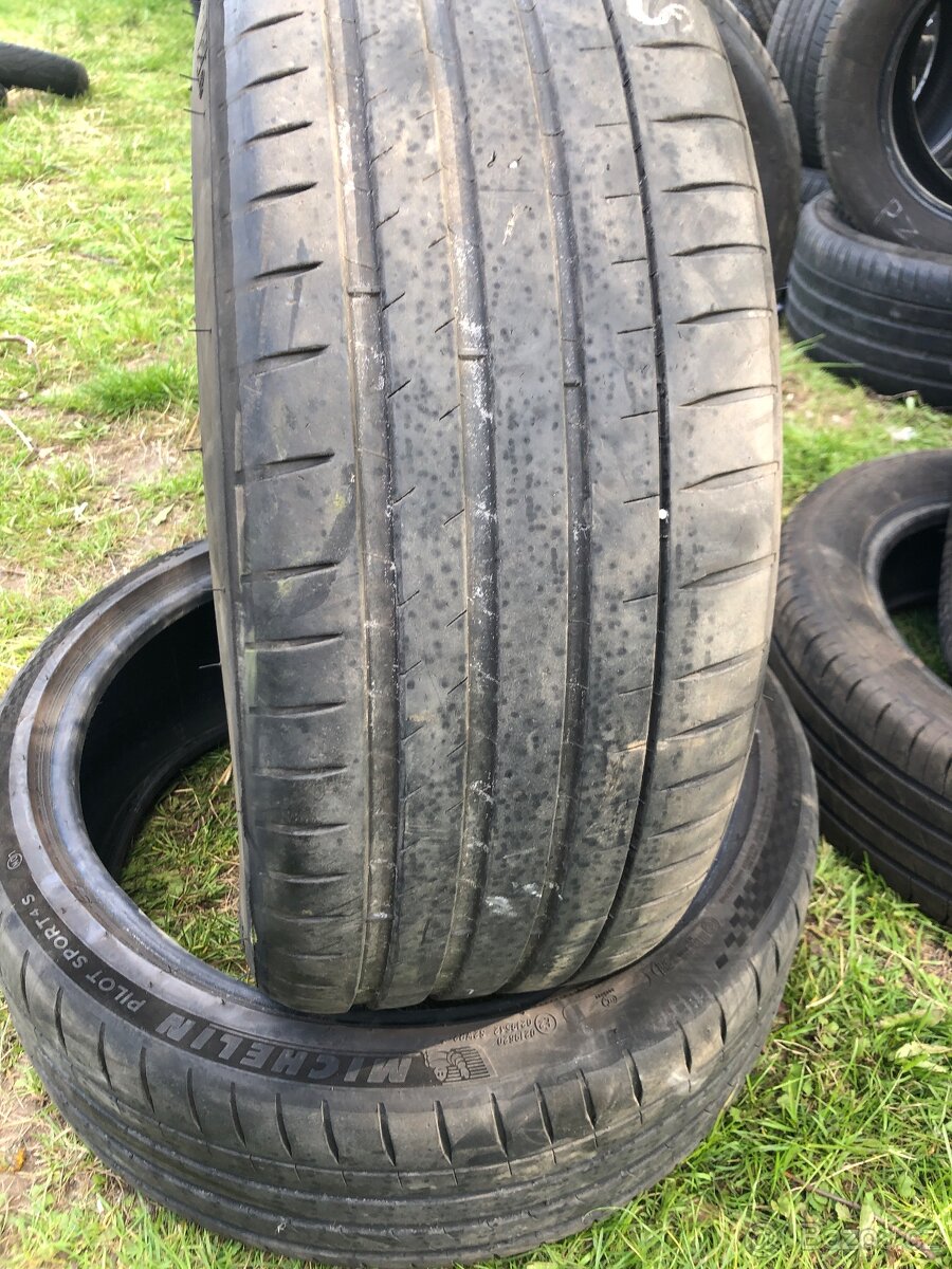 245/35 R20 DOT22-5mm