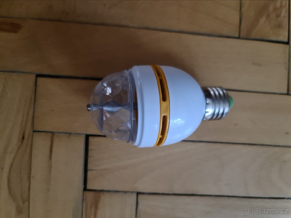 Rotační led party disco žárovka osvětlení